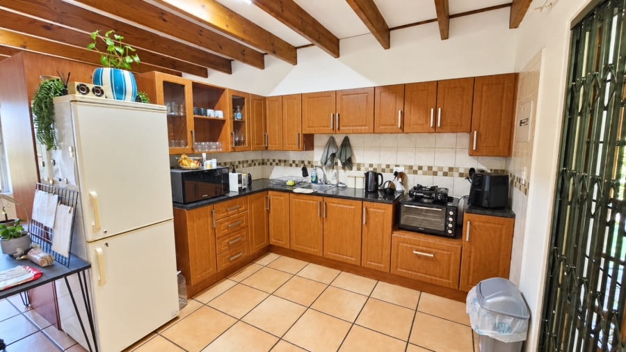 To Let 1 Bedroom Property for Rent in Melodie North West
